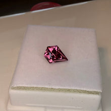 Load image into Gallery viewer, Tanga Garnet 1.90 cts