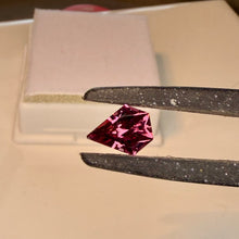 Load image into Gallery viewer, Tanga Garnet 1.90 cts