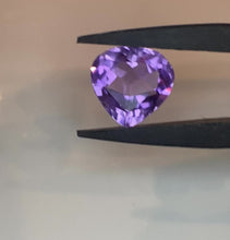 Load and play video in Gallery viewer, Amethyst 3.85 cts
