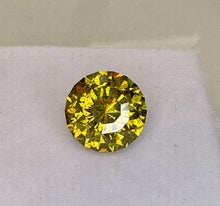 Load image into Gallery viewer, Sphene 5.30 cts
