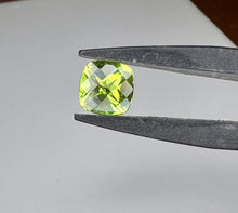 Load image into Gallery viewer, Peridot 1.35 cts

