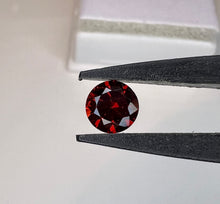 Load image into Gallery viewer, Garnet 1.00 cts
