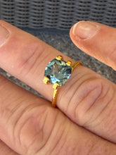 Load image into Gallery viewer, Montana Sapphire 3.75 cts
