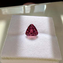 Load image into Gallery viewer, Tanga Garnet 1.90 cts
