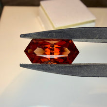Load image into Gallery viewer, Oregon Sunstone 5.05 cts
