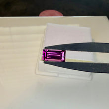 Load image into Gallery viewer, Garnet .50 cts
