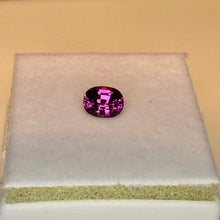 Load image into Gallery viewer, Garnet .90 cts oval
