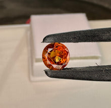 Load image into Gallery viewer, Garnet 1.40 cts
