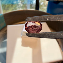 Load image into Gallery viewer, Zircon 3.80 cts (Fantasy Cut)

