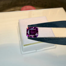 Load image into Gallery viewer, Garnet 1.10 cts
