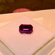 Load image into Gallery viewer, Garnet 2.60 cts
