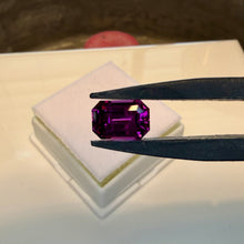Load image into Gallery viewer, Garnet 2.60 cts

