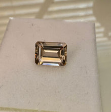 Load image into Gallery viewer, Zircon 3.45 cts
