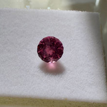 Load image into Gallery viewer, Tanga Garnet 1.40 cts
