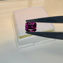 Load image into Gallery viewer, Garnet 1.10 cts
