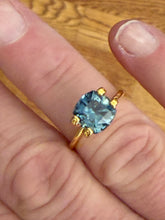 Load image into Gallery viewer, Montana Sapphire 3.75 cts
