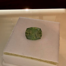 Load image into Gallery viewer, Montana Sapphire 4.00 cts (no heat)
