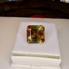 Load image into Gallery viewer, Oregon Sunstone 7.95 CTs
