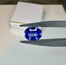 Load image into Gallery viewer, Tanzanite 3.25 cts
