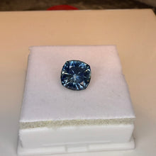 Load image into Gallery viewer, Montana Sapphire 3.75 cts
