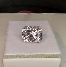 Load image into Gallery viewer, Kunzite 6.45 cts
