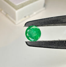 Load image into Gallery viewer, Emerald .95 cts
