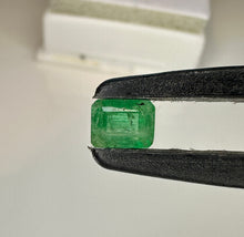 Load image into Gallery viewer, Emerald .80 cts
