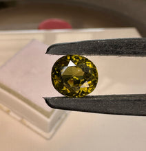 Load image into Gallery viewer, Zircon 3.60 cts

