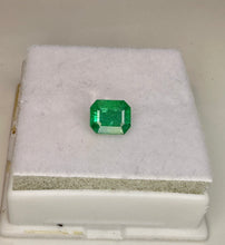 Load image into Gallery viewer, Emerald 1.00 cts
