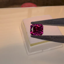 Load and play video in Gallery viewer, Garnet 1.00 cts
