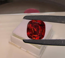 Load and play video in Gallery viewer, Grossular Garnet 7.70 cts (Baja)
