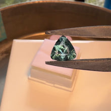 Load and play video in Gallery viewer, Montana Sapphire 2.10 cts
