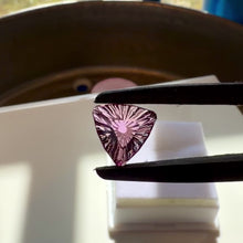Load and play video in Gallery viewer, Tanga Garnet 3.10 cts (Fantasy cut)
