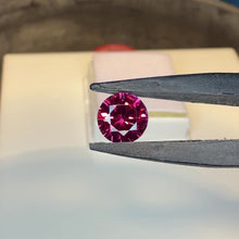 Load and play video in Gallery viewer, Garnet 1.70 cts
