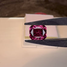 Load and play video in Gallery viewer, Tanga Garnet 2.50 cts
