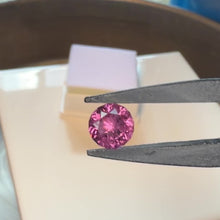Load and play video in Gallery viewer, Tanga Garnet 1.40 cts
