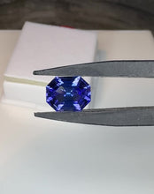 Load and play video in Gallery viewer, Tanzanite 3.25 cts
