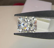 Load and play video in Gallery viewer, Moissanite 3.70 cts

