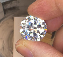 Load and play video in Gallery viewer, Moissanite 48.80 cts
