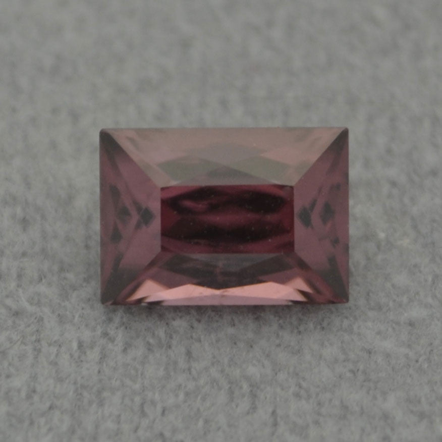 Zircon - Red 4.39 cts