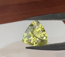 Load and play video in Gallery viewer, Lemon Quartz 7.45 cts
