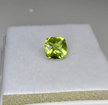 Load image into Gallery viewer, Peridot 1.35 cts
