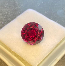 Load image into Gallery viewer, Garnet 8.35 cts
