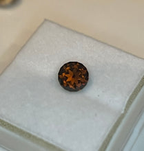 Load image into Gallery viewer, Garnet 1.75 cts (Mali)

