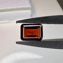 Load image into Gallery viewer, Garnet 2.75 cts
