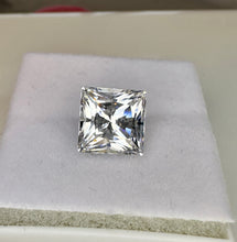 Load image into Gallery viewer, Moissanite 6.20 cts
