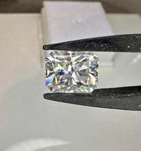 Load image into Gallery viewer, Moissanite 3.30
