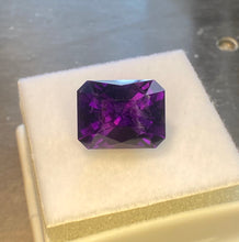 Load image into Gallery viewer, Amethyst 8.40 cts. (Zimbabwe)
