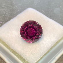 Load image into Gallery viewer, Garnet 8.35 cts
