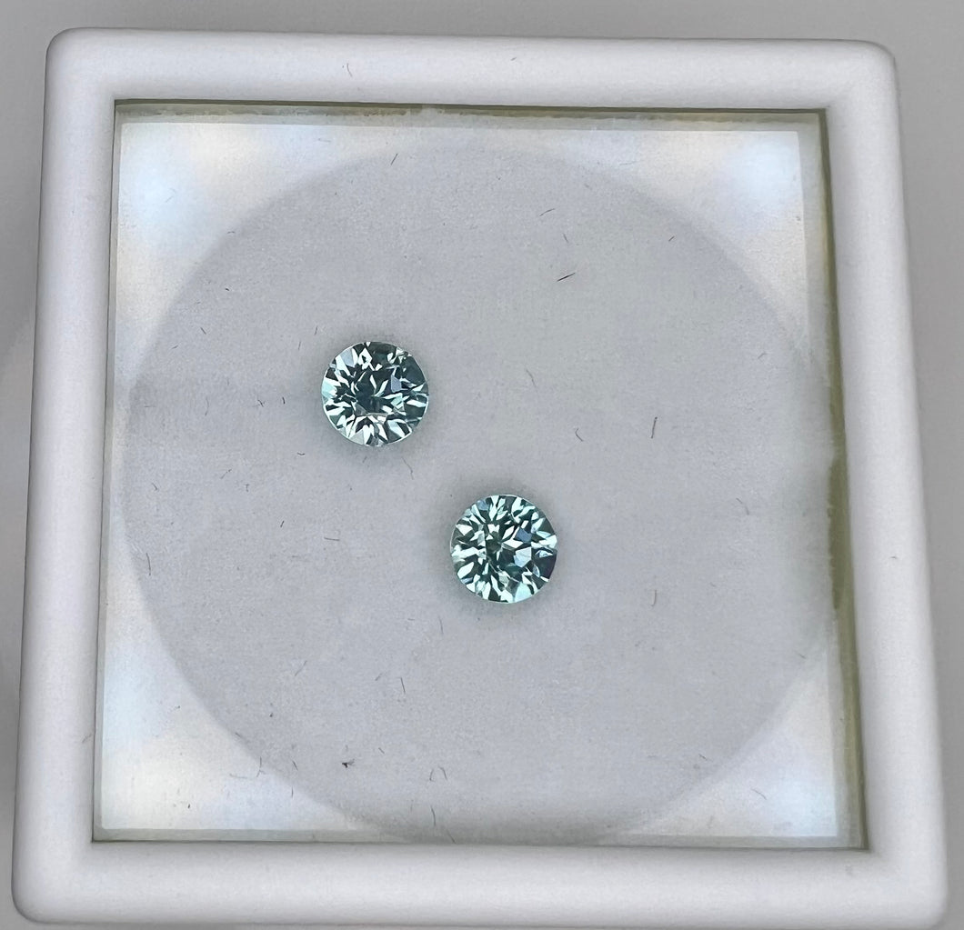 Zircon pair 1.00 cts